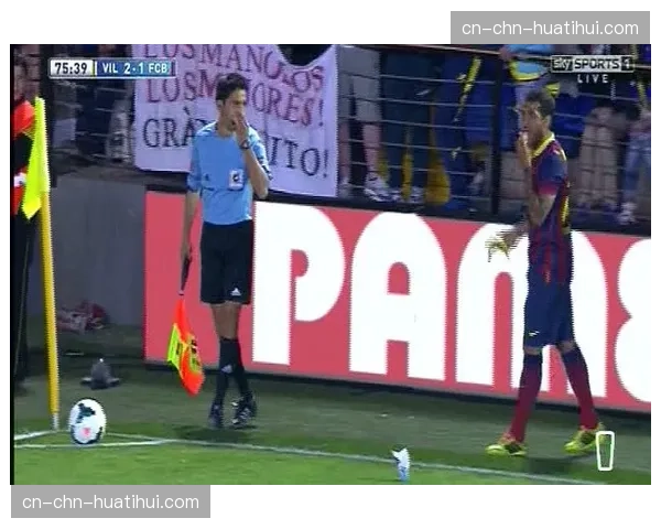 “花絮：马赛vs朗斯比赛因球迷向场内投掷烟雾弹两次中断”