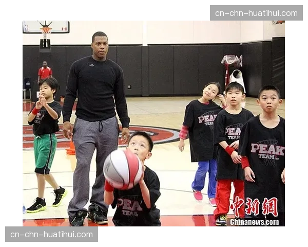 “WNBA Cares发起全美巡回义诊，球员走进社区推广青少年女篮发展”